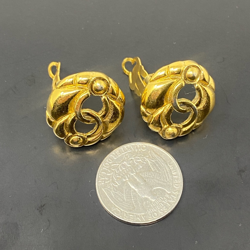 Chanel Vintage Round Gold CC Mark Hollow Type Earrings 80s - Picture 4 of 16